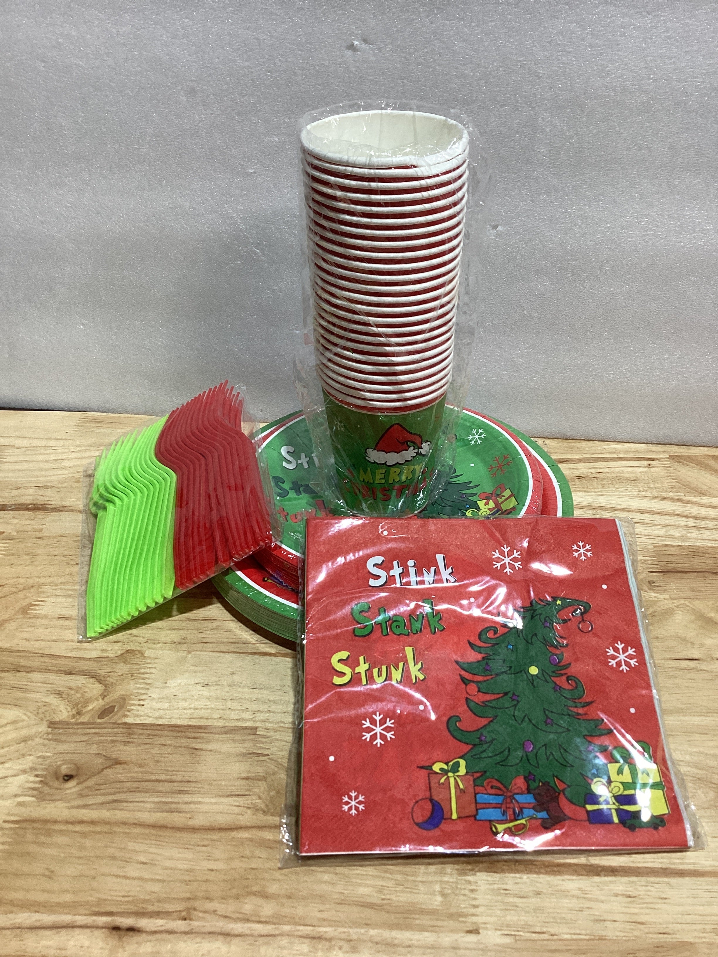 Sliner 120 platos de Navidad, platos desechables de papel, para postre, Papá Noel, muñeco de nieve, corona de Navidad, reno, pan de jengibre, para suministros de fiesta de Navidad
