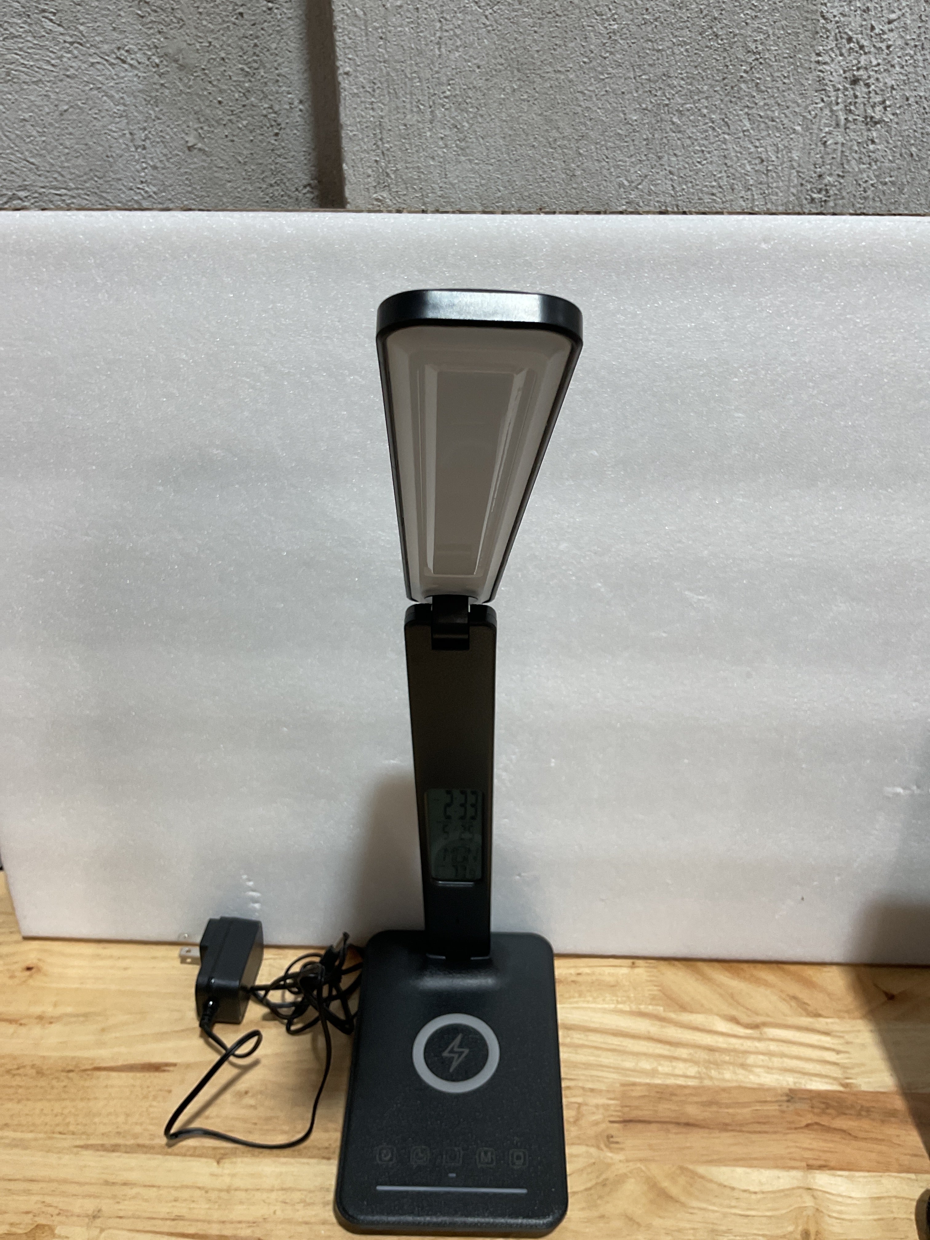 Lámpara de Escritorio snsok PRO – Cargador Inalámbrico, Puerto USB, Reloj, Alarma y Temperatura | Negro