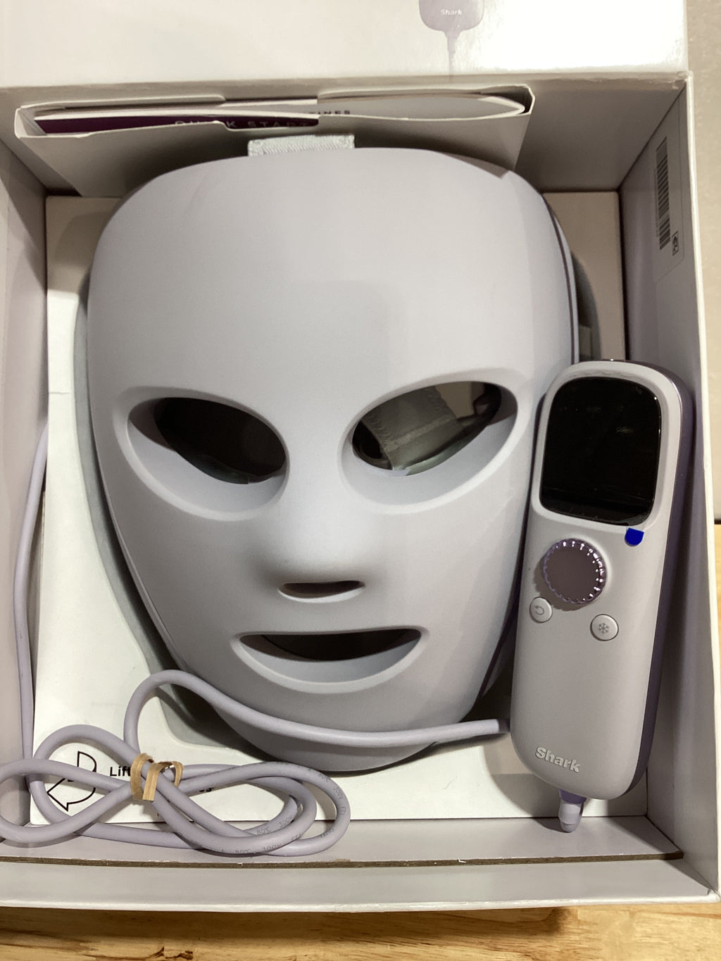 Shark CryoGlow Máscara LED Facial – Enfriamiento Contorno de Ojos, Antienvejecimiento y Terapia de Luz Infrarroja