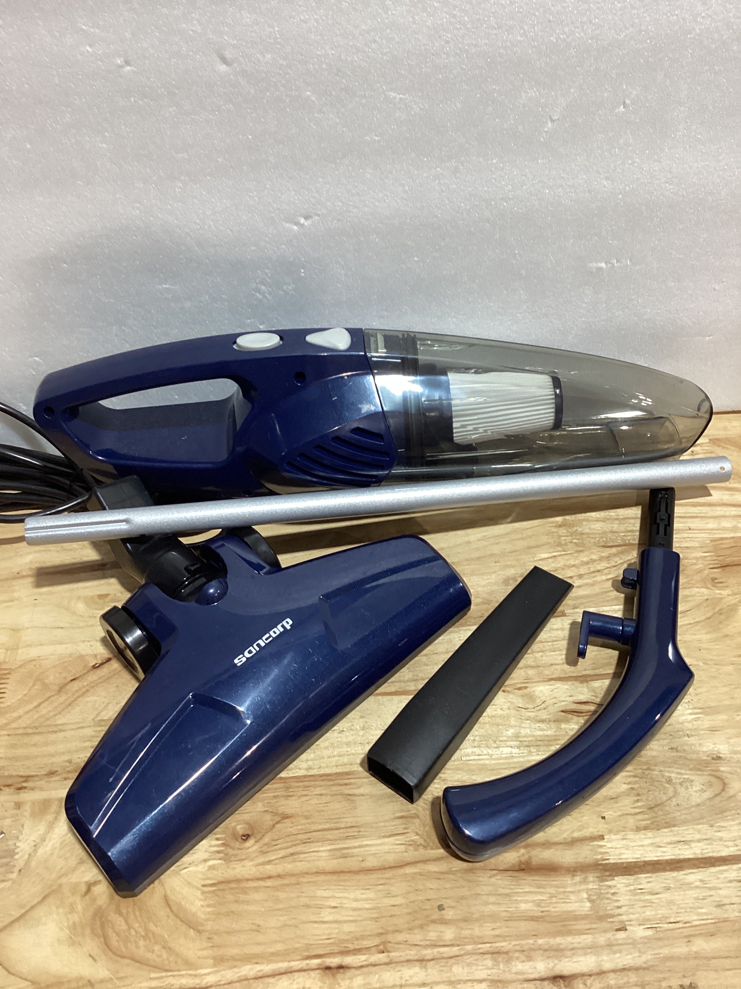 Aspiradora de Palo con Cable Sancorp 3 en 1 — 14KPA, Filtro HEPA, Giro 180°, Para Pelo de Mascotas, Pisos y Alfombras | NOTA: Presenta algunos rayo nes, no afecta su funcionamiento