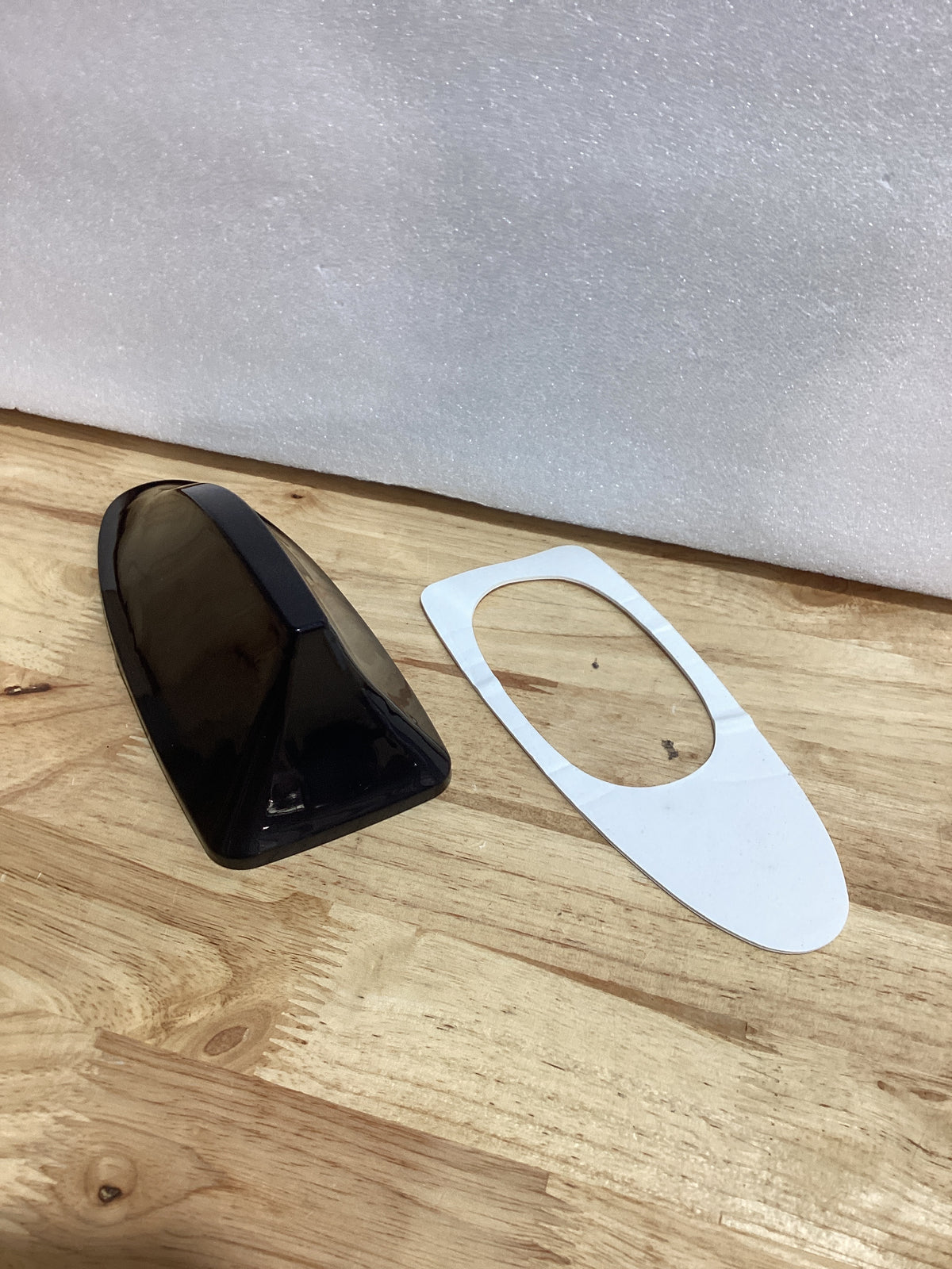 Antena Aleta de Tiburón Sumjig para Auto — Diseño Aerodinámico, Impermeable, Universal para Camioneta y SUV, Negro
