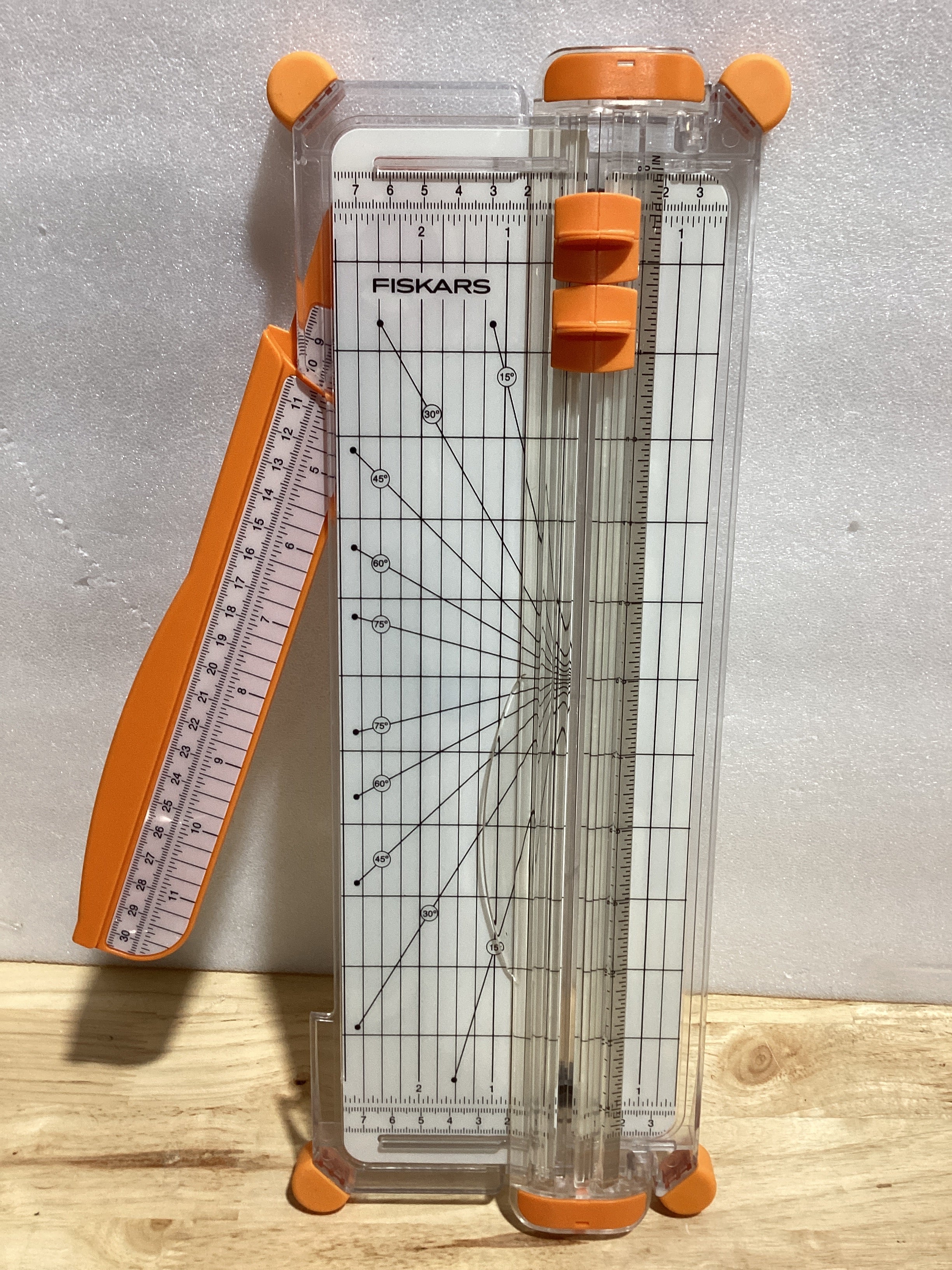 Cortador de Papel Portátil Fiskars SureCut 12 Pulgadas – Cortes Precisos y Limpios | Naranja