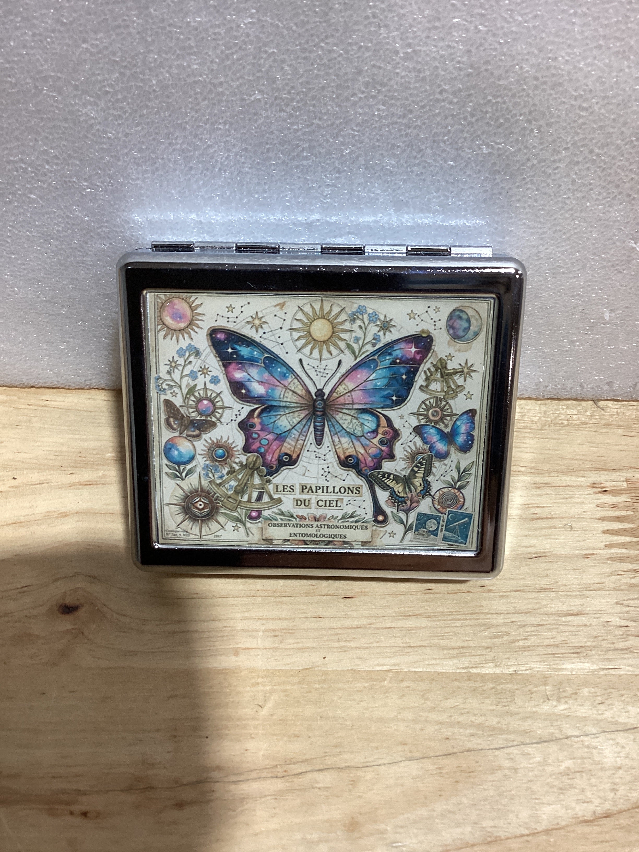 Caja de Pastillas Vintage Plateada con Espejo – Organizador Semanal de Viaje para Bolso