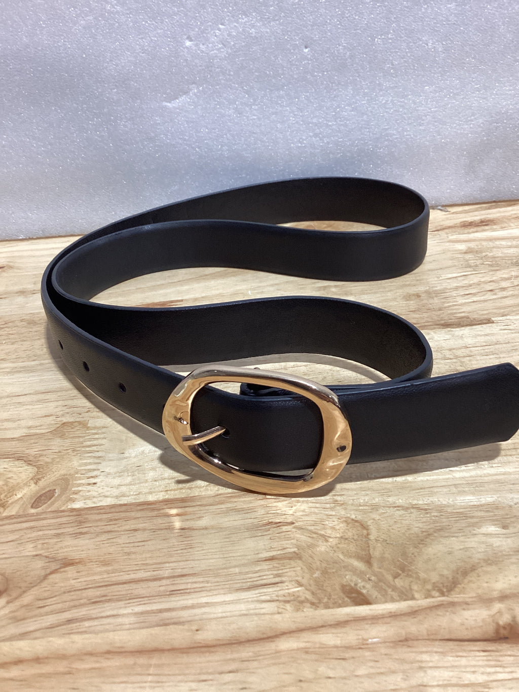 WHIPPY Cinturón de cuero para mujer, cinturón de cintura casual con hebilla dorada, cinturón de moda para mujer, para pantalones de mezclilla, vestido