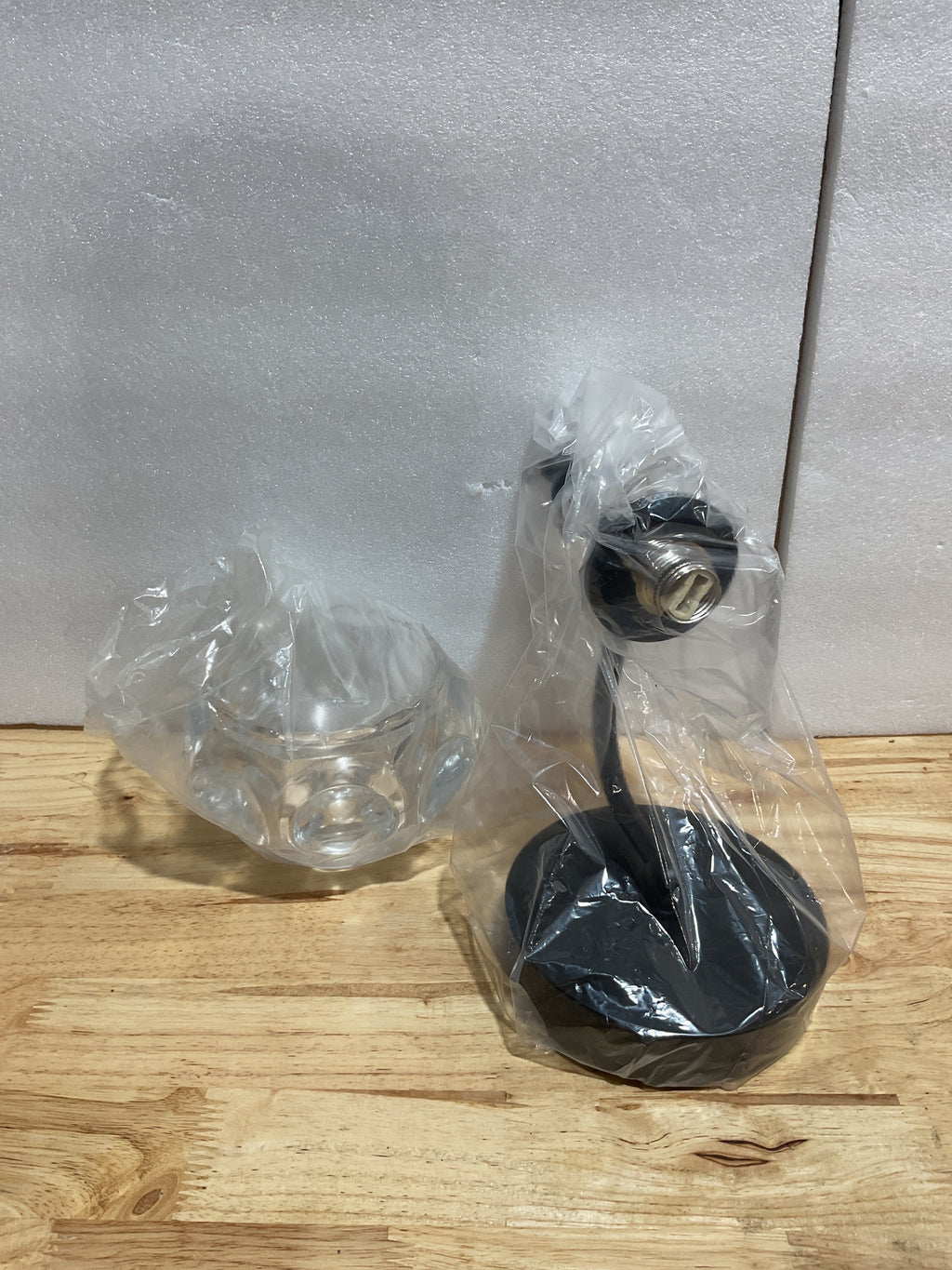 Lámpara de Pared Industrial ZILANL — 1 Luz, Pantalla de Vidrio, Acabado Negro, Bombilla G9, Resistente al Óxido