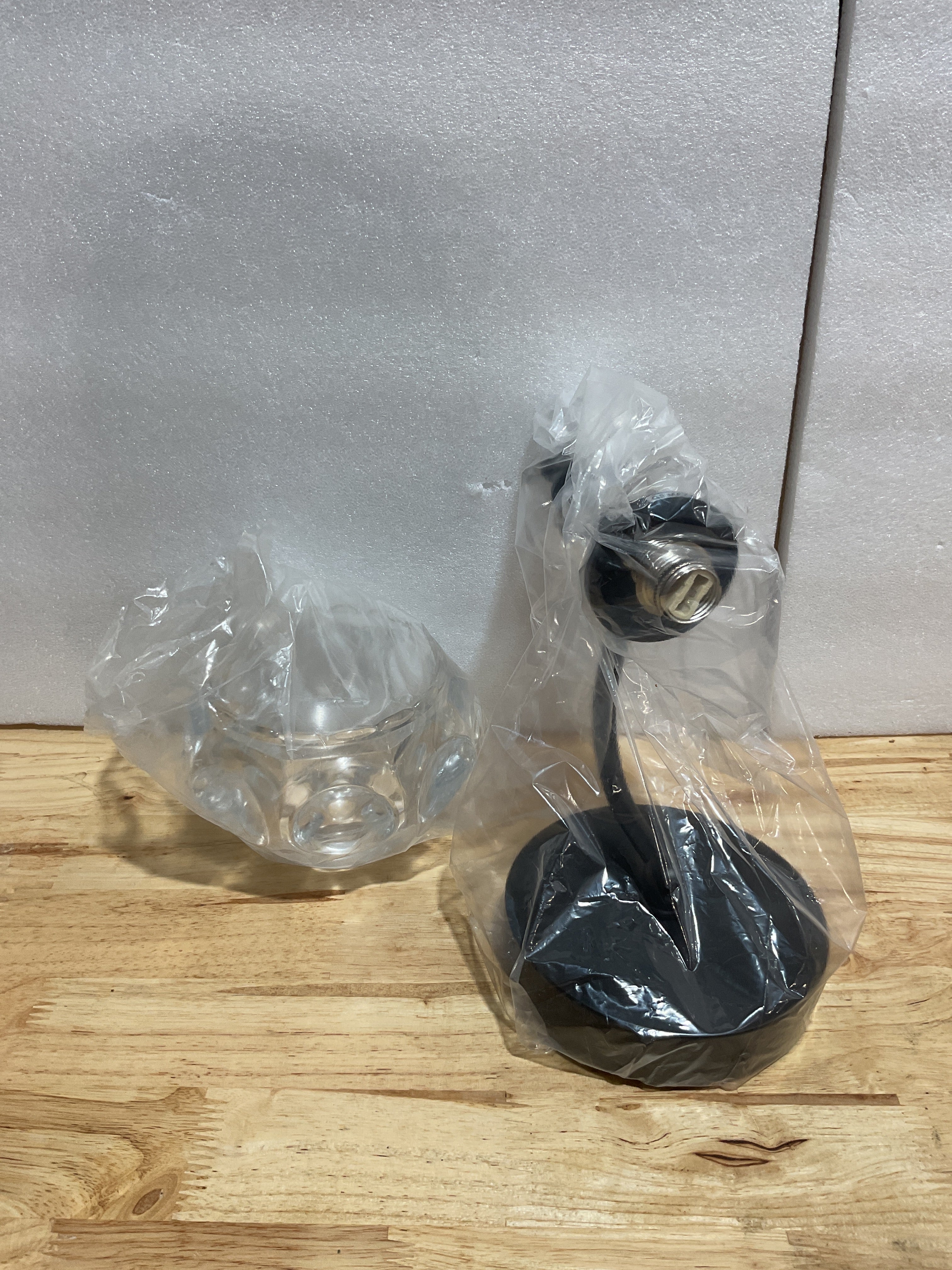 Lámpara de Pared Industrial ZILANL — 1 Luz, Pantalla de Vidrio, Acabado Negro, Bombilla G9, Resistente al Óxido