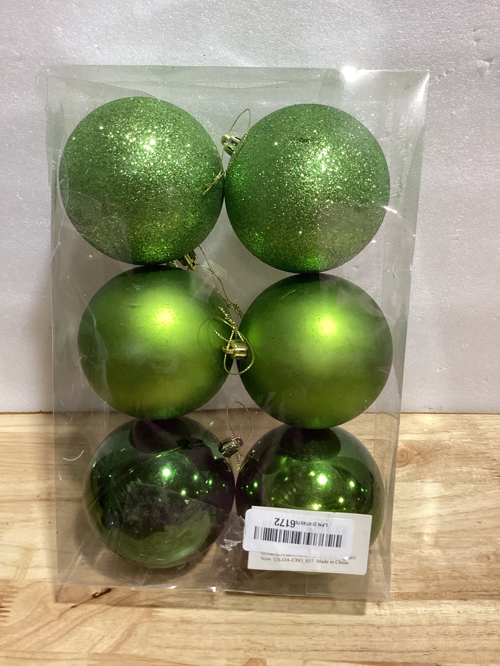 Esferas Navideñas Verdes Irrompibles — Set de 6, 10 cm (3.94"), 3 Acabados: Glitter, Mate y Brillante