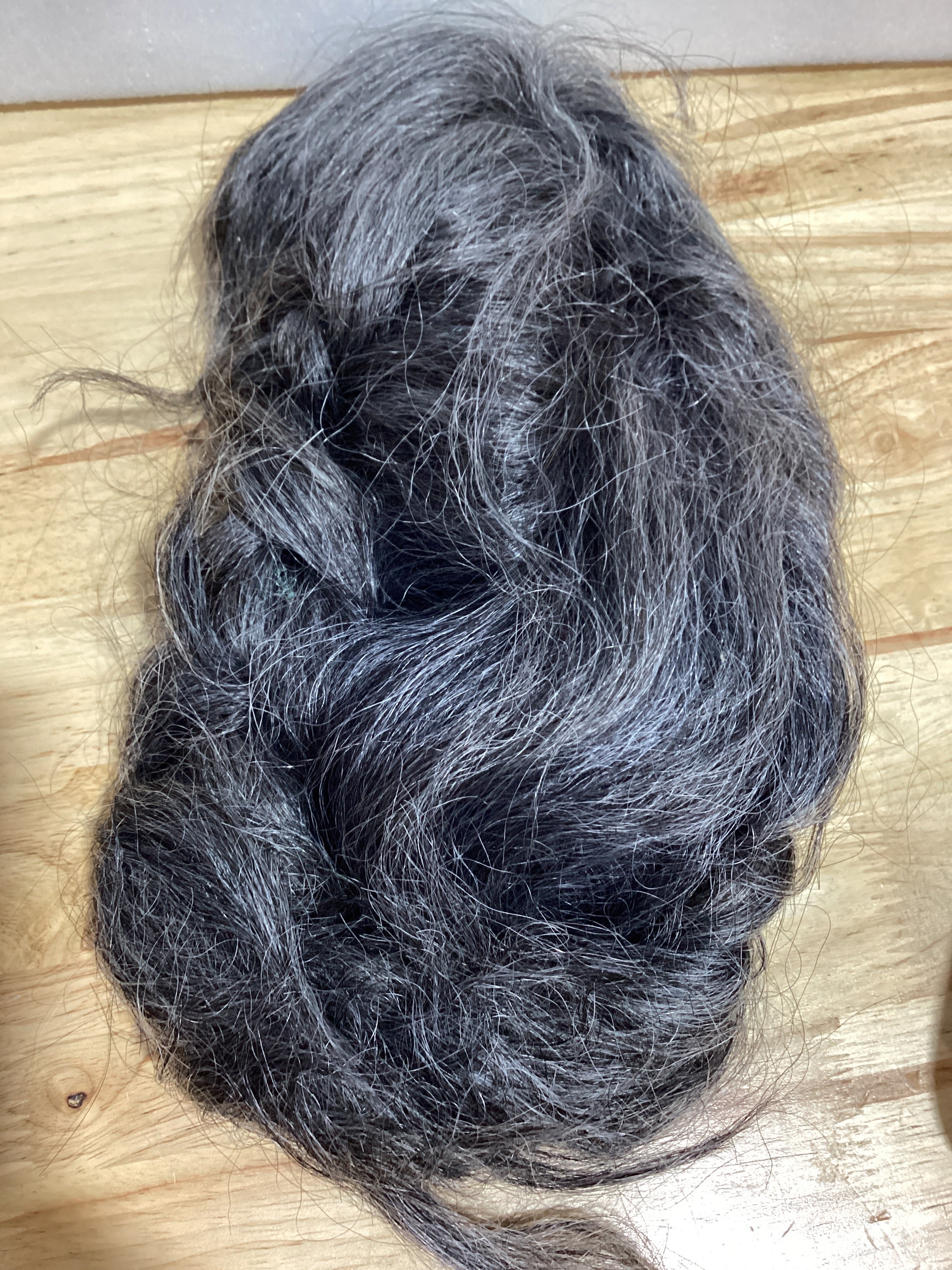 Peluca con Diadema Gusif Gris Rizada 12 Pulgadas — Sin Pegamento, Wear & Go, Para Mujeres