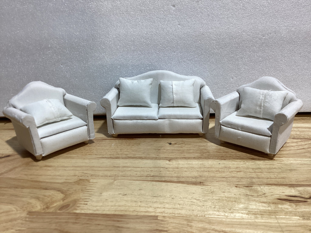 Sofá Miniatura para Casa de Muñecas | Set con Cojines | Tela Blanca | Decoración de Escritorio y Escenas en Miniatura
