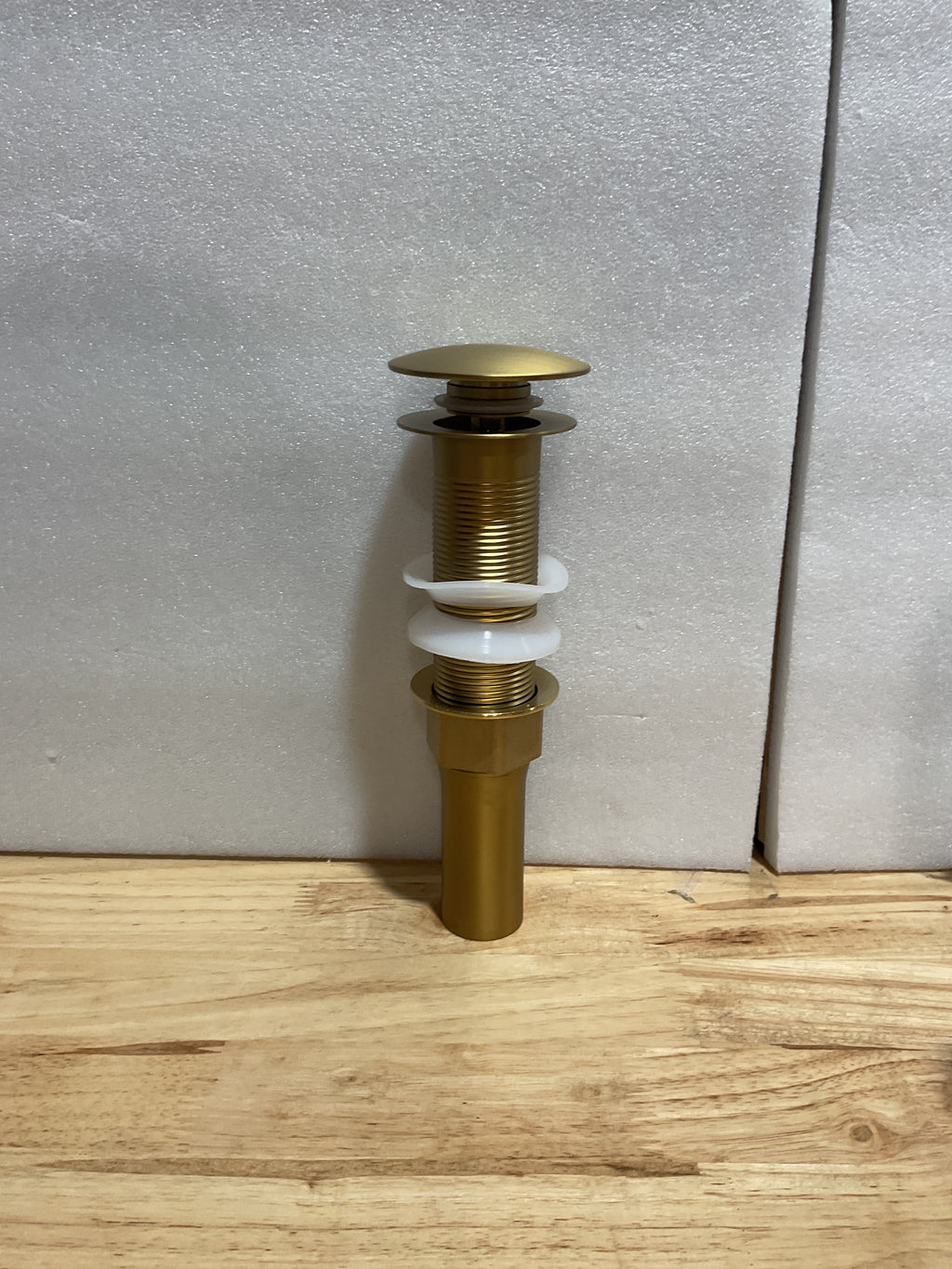 Desagüe Pop-Up KES para Lavamanos sin Rebosadero con Colador — Oro Cepillado, Modelo S2013D-BZ