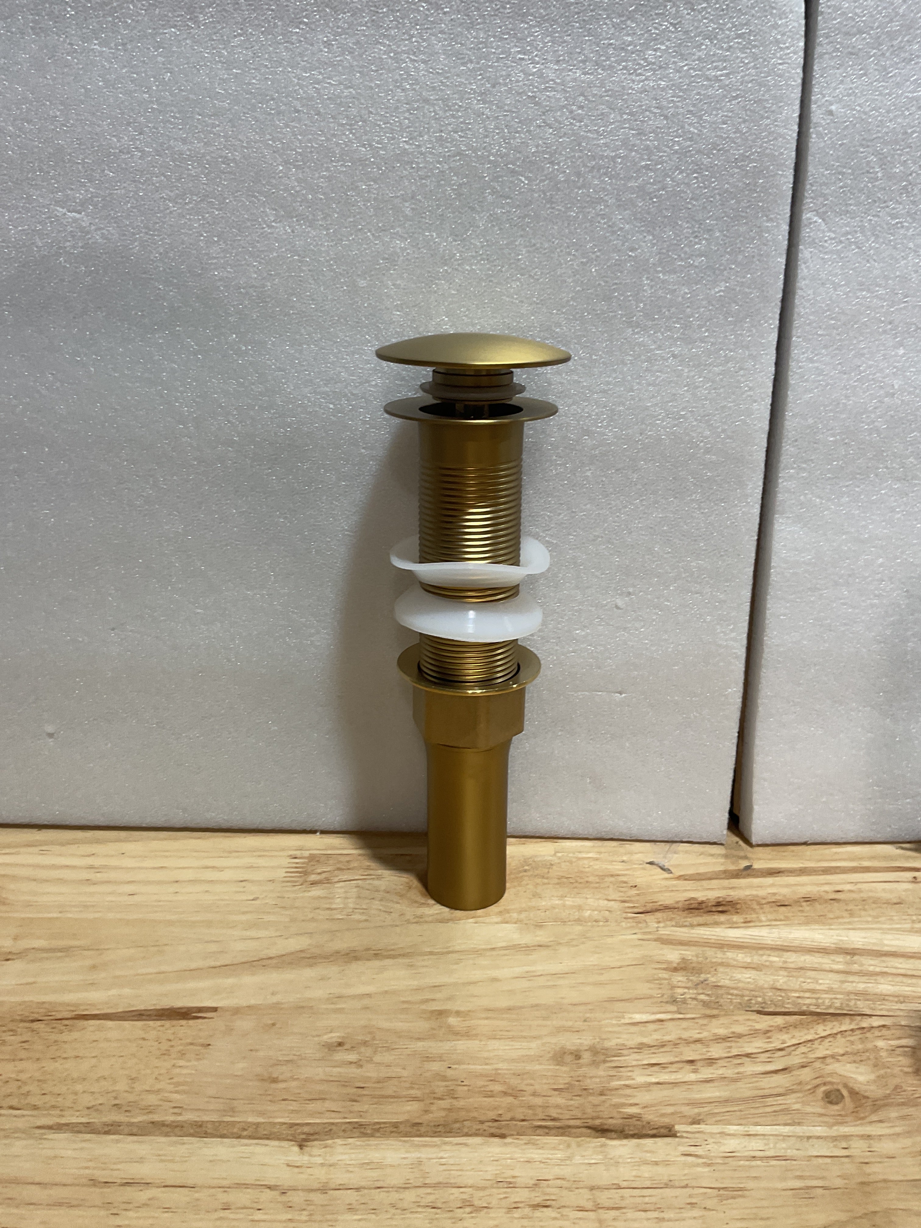 Desagüe Pop-Up KES para Lavamanos sin Rebosadero con Colador — Oro Cepillado, Modelo S2013D-BZ