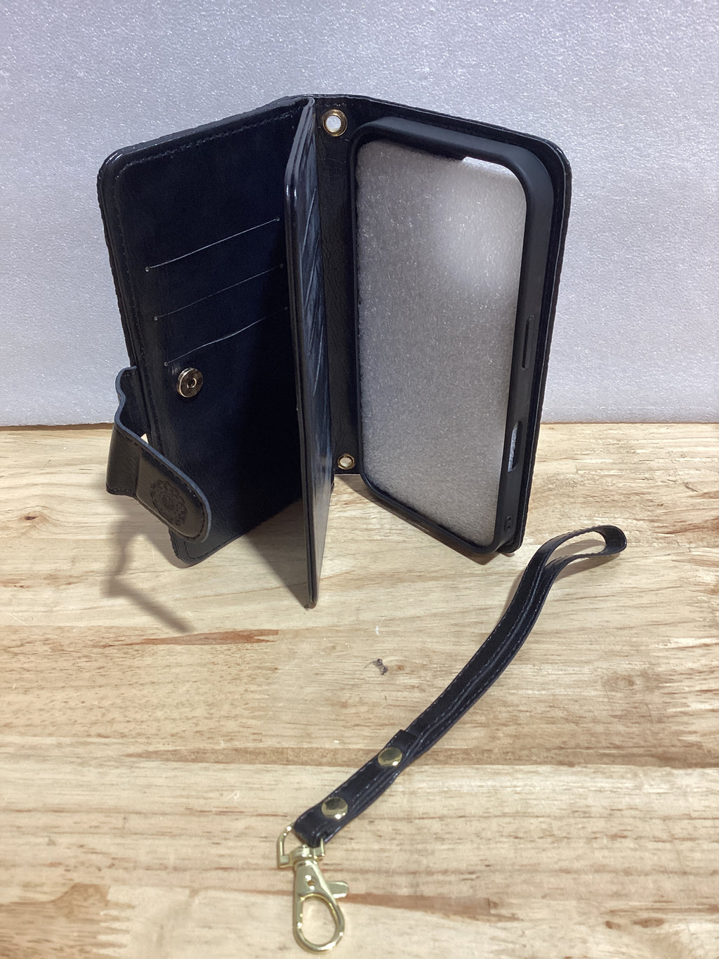 Funda Cartera Magnética Harryshell iPhone 16 6.1" — Desmontable, MagSafe, Bloqueo RFID, Bolsillo Cremallera y Correa, Floral Black