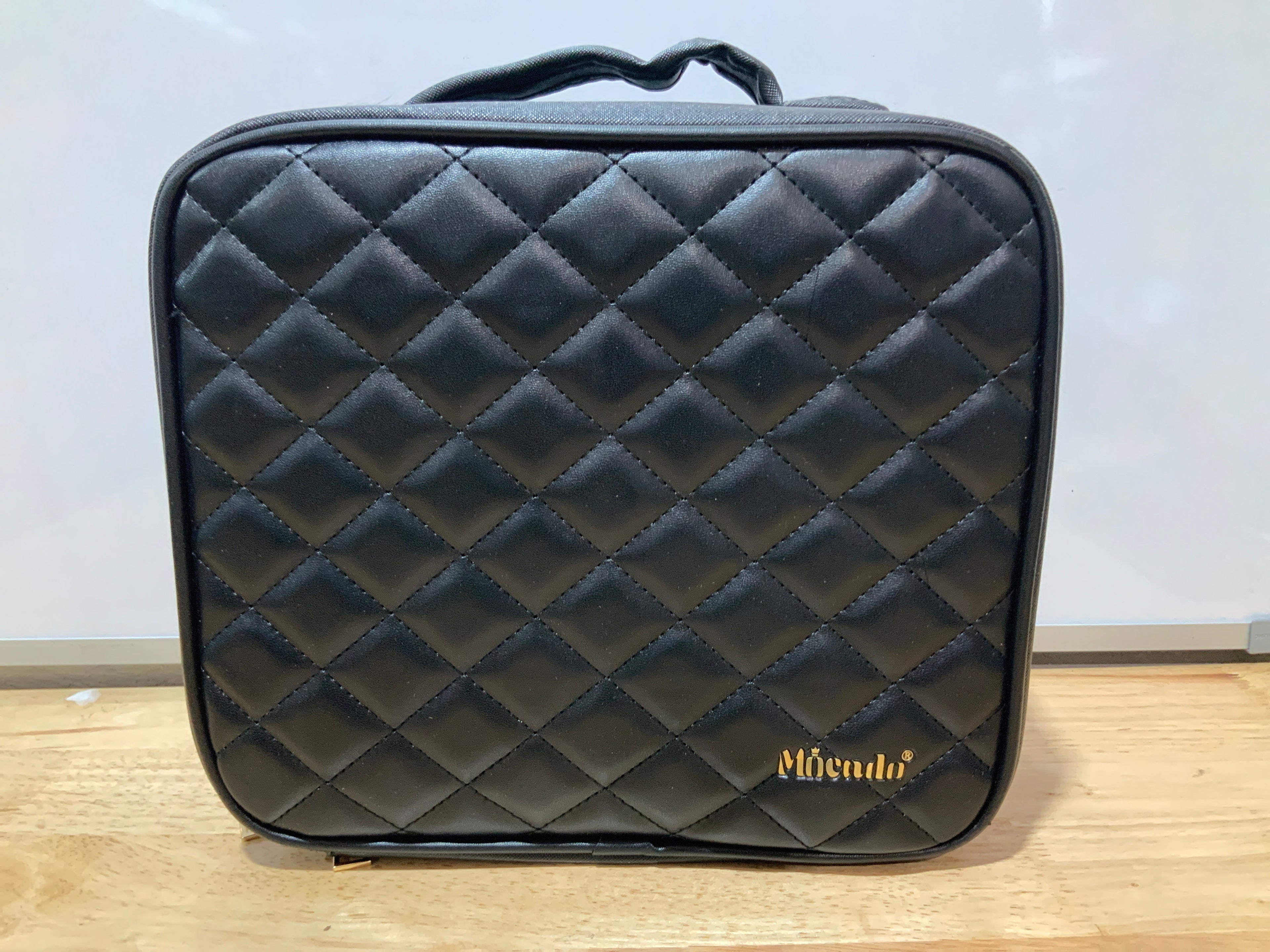 Mocado Travel Makeup Bag with LED Lighted Mirror,Travel Makeup Organizer, Makeup Case with 8 Makeup Brushes and 10x Magnifying Mirror, 3 Color Lighting, Adjustable Divider Makeup Box(Black Lozenge)