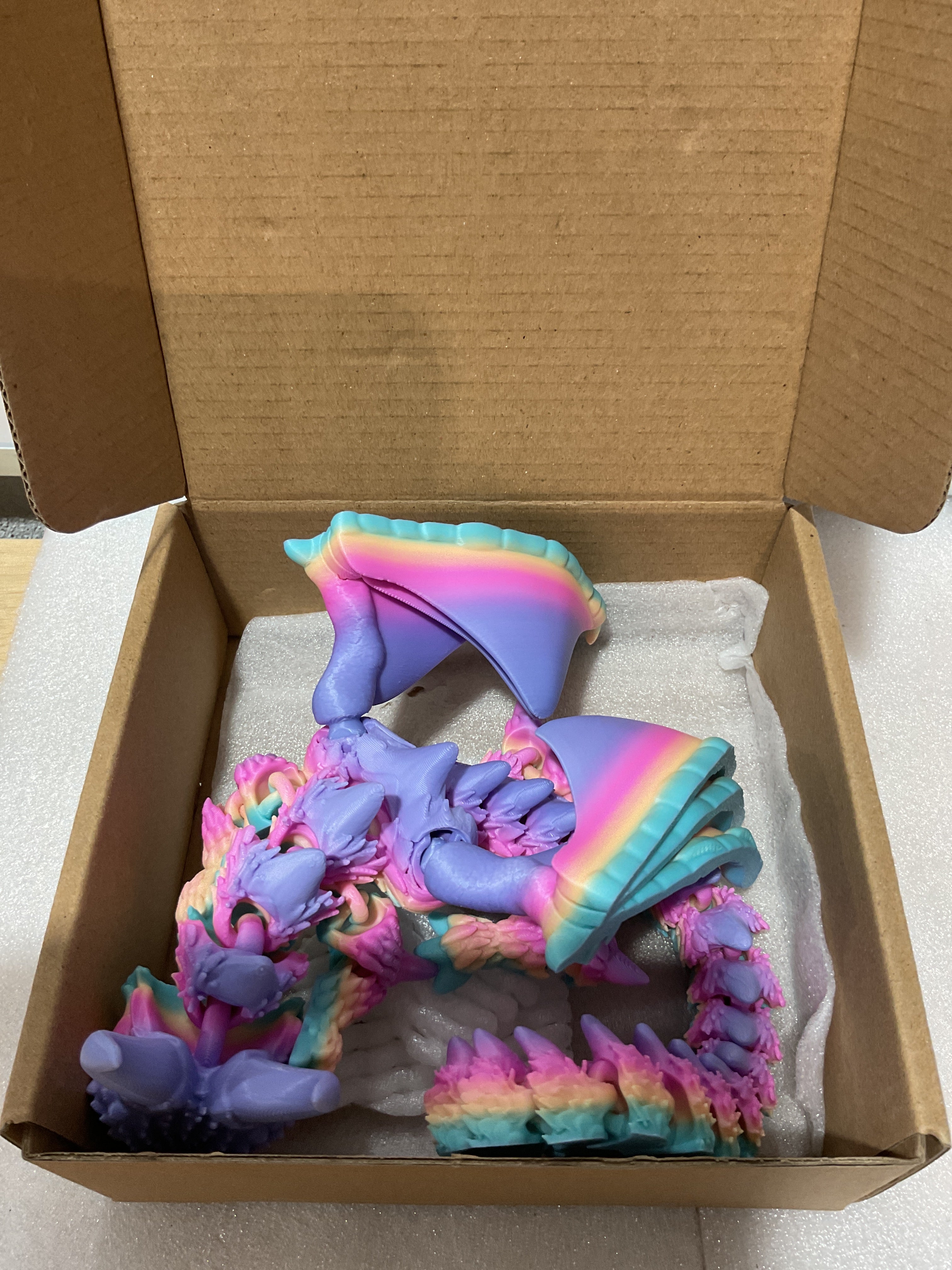Dragón Articulado 3D con Alas WUQIREN – Juguete Flexible Fidget, Decoración de Escritorio, Arcoíris