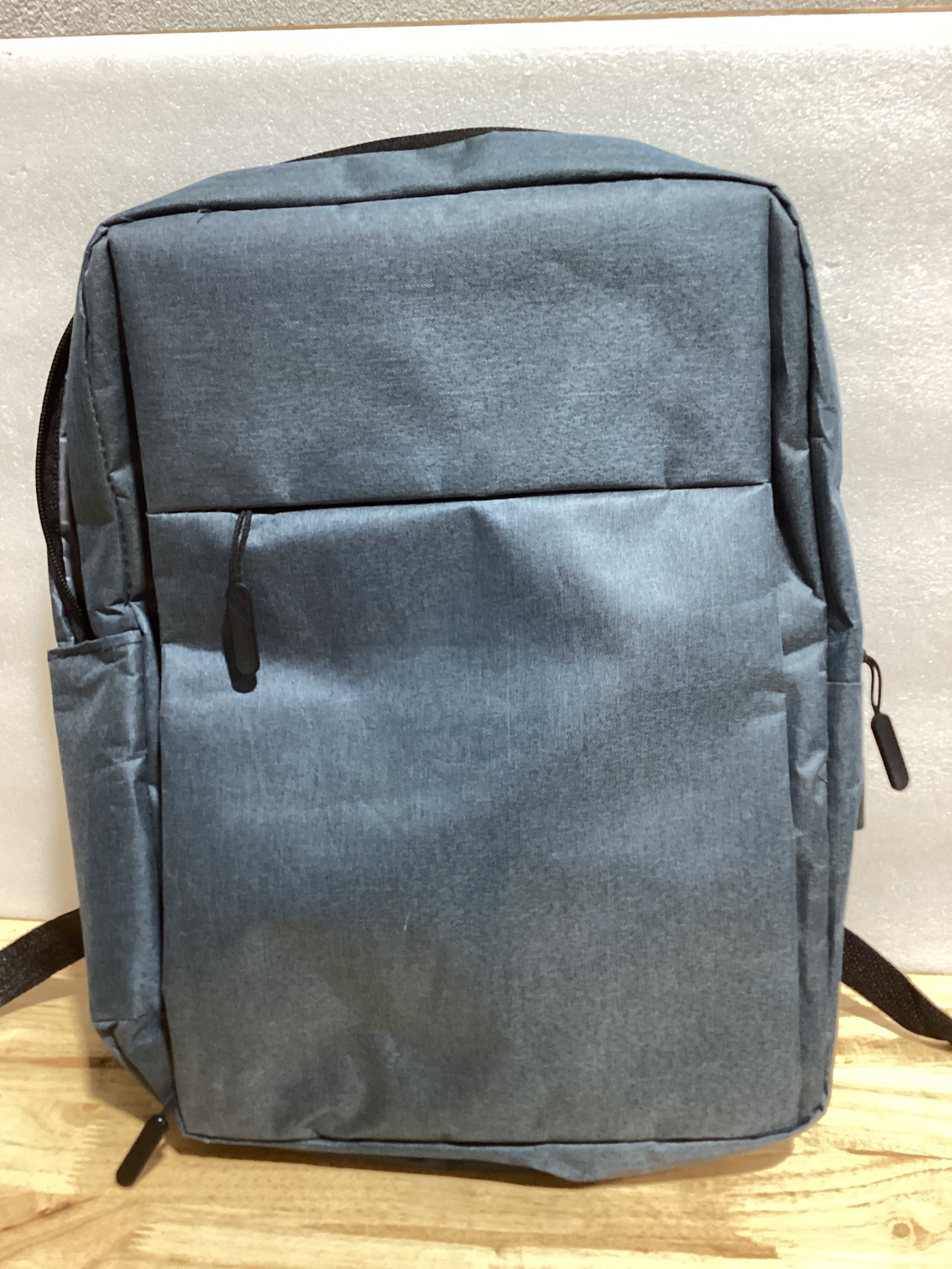 Mochila Urbana para Laptop con Puerto USB LAP004 – Bolso Portátil Moderno y Funcional