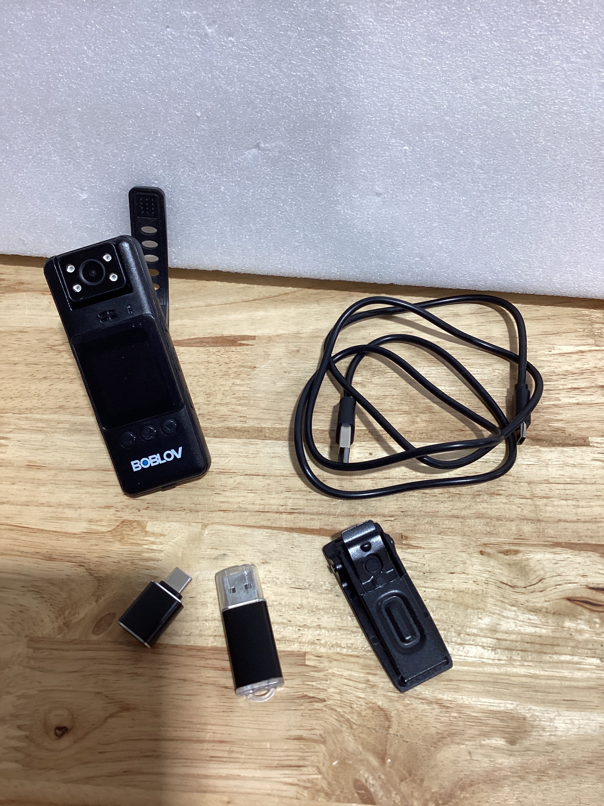 BOBLOV – Mini Cámara Corporal con Video | 128GB | Batería 9 Horas | Clip Trasero | Portátil | Para Vlogging, Viajes, Ciclismo y Moto