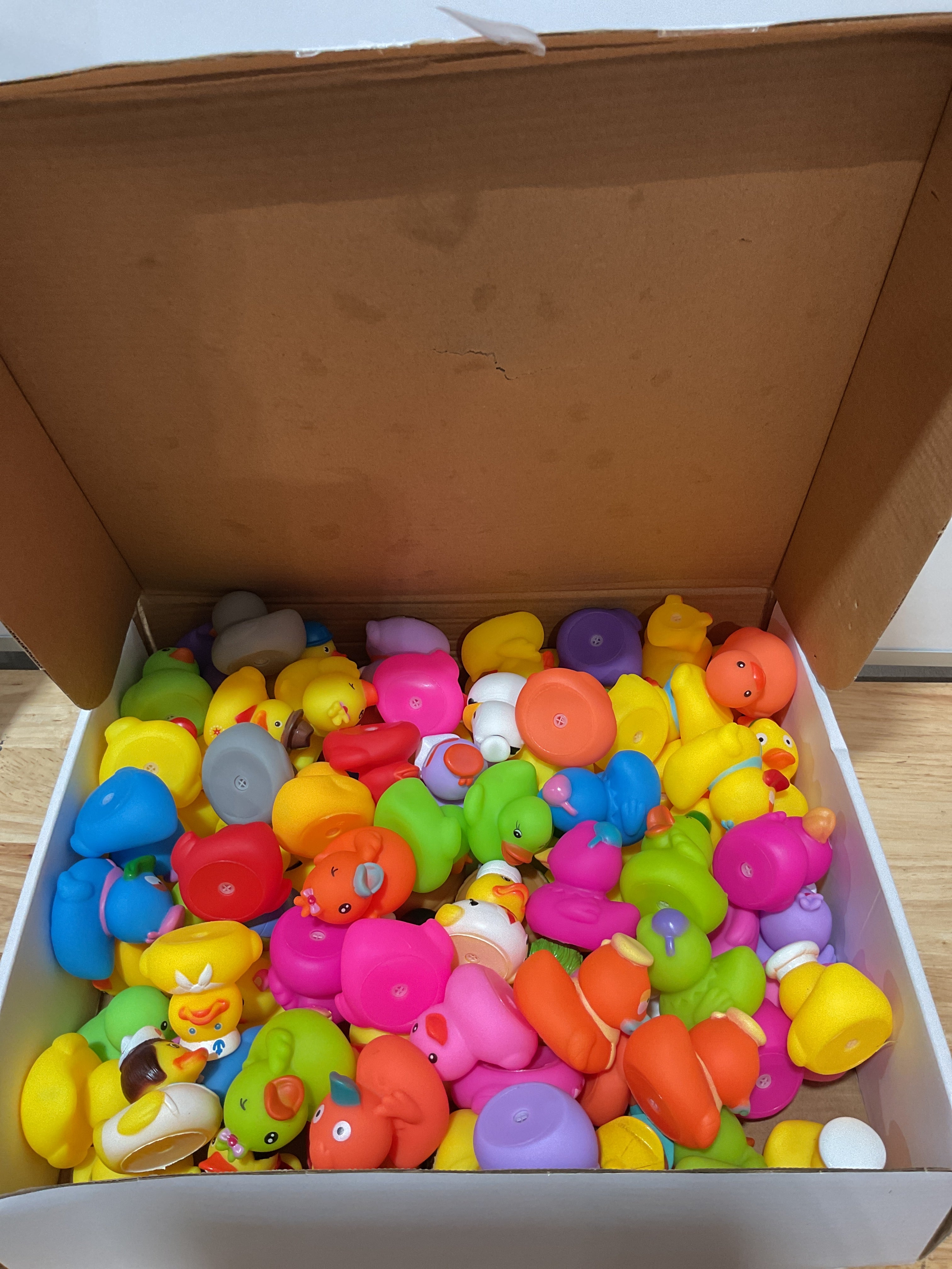 Patos de Goma Surtidos Arttyma — Pack de 100 para Fiestas, Baño y Jeep Ducking