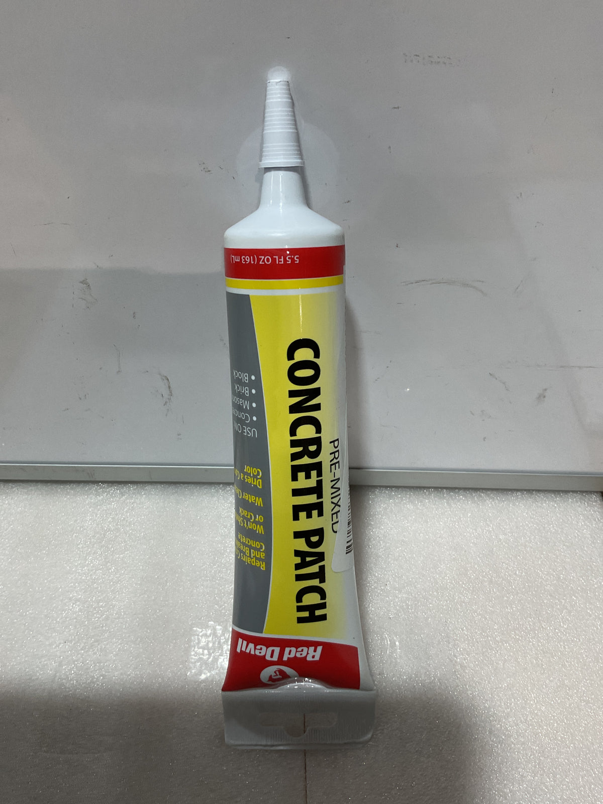 Red Devil 0645 – Reparador de Concreto y Cemento, Tubo de 5.5 oz, Gris, Hecho en EE.UU.