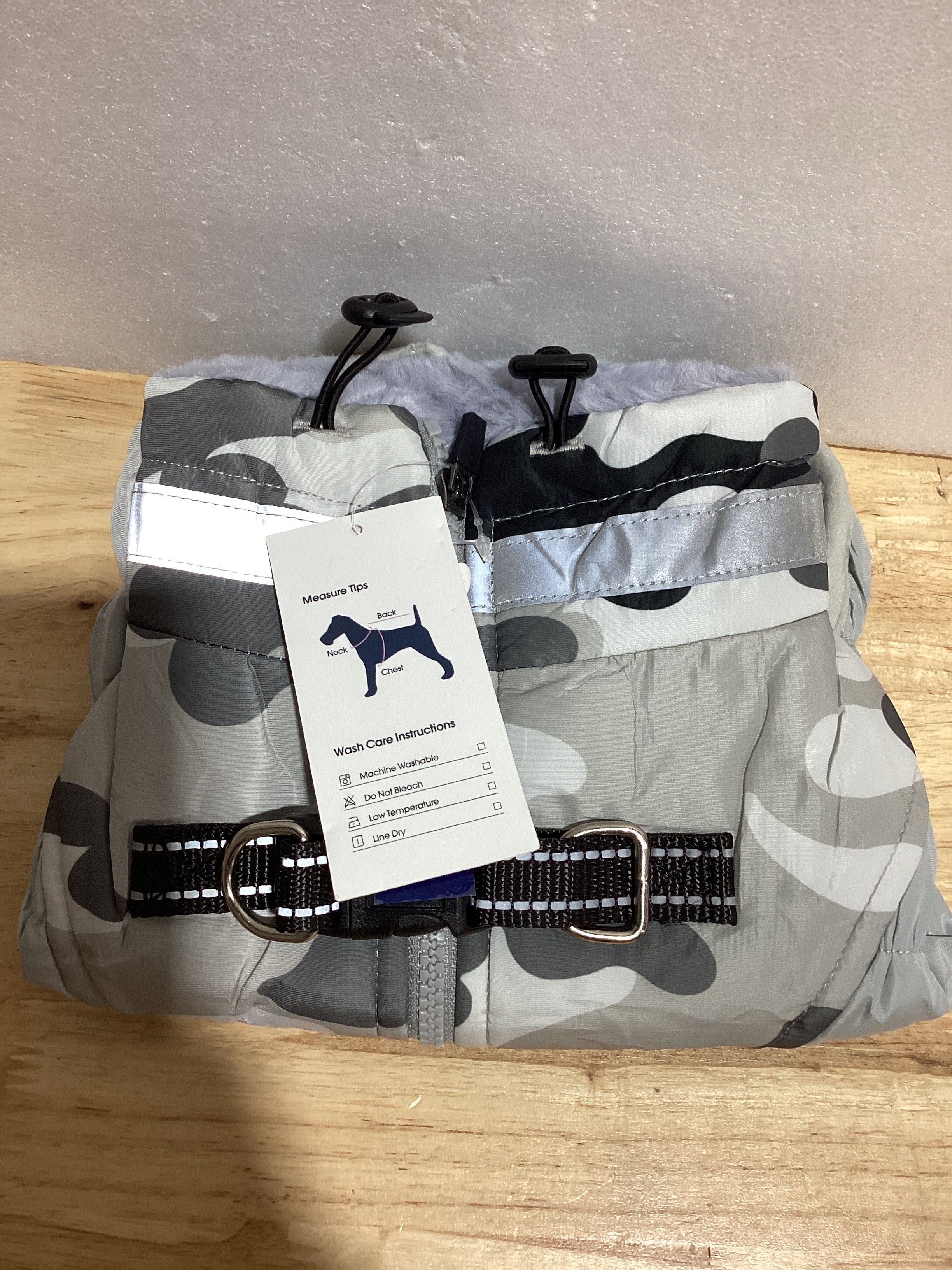 FUAMEY – Abrigo Impermeable para Perros Pequeños | Arnes Integrado | Forro Polar Caliente | Reflectante | Cortavientos | Talla S | Diseño Gris Camo