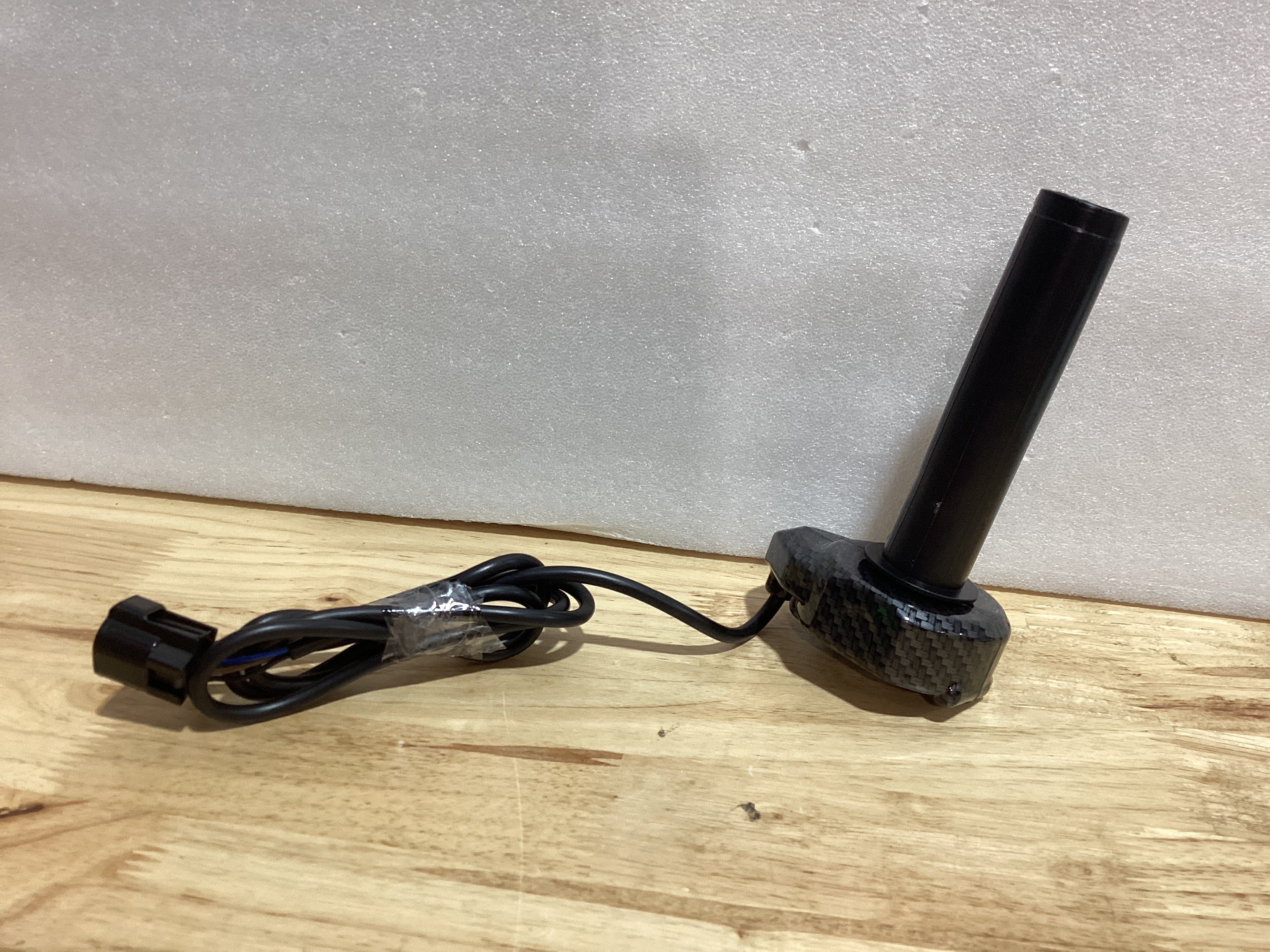 Surron Kit de Acelerador Imitación Fibra de Carbono con Cable – Quick Twister para Dirt Bike Eléctrica Sur-Ron Light Bee, X, X160, X260