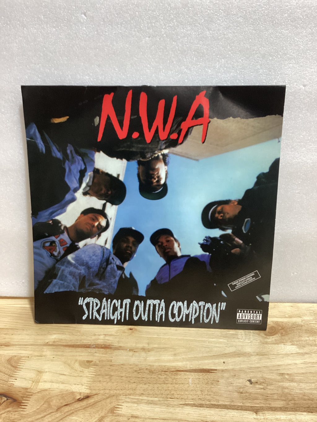 Straight Outta Compton — Álbum Vinilo LP de N.W.A | Hip-Hop Clásico en Formato de Disco