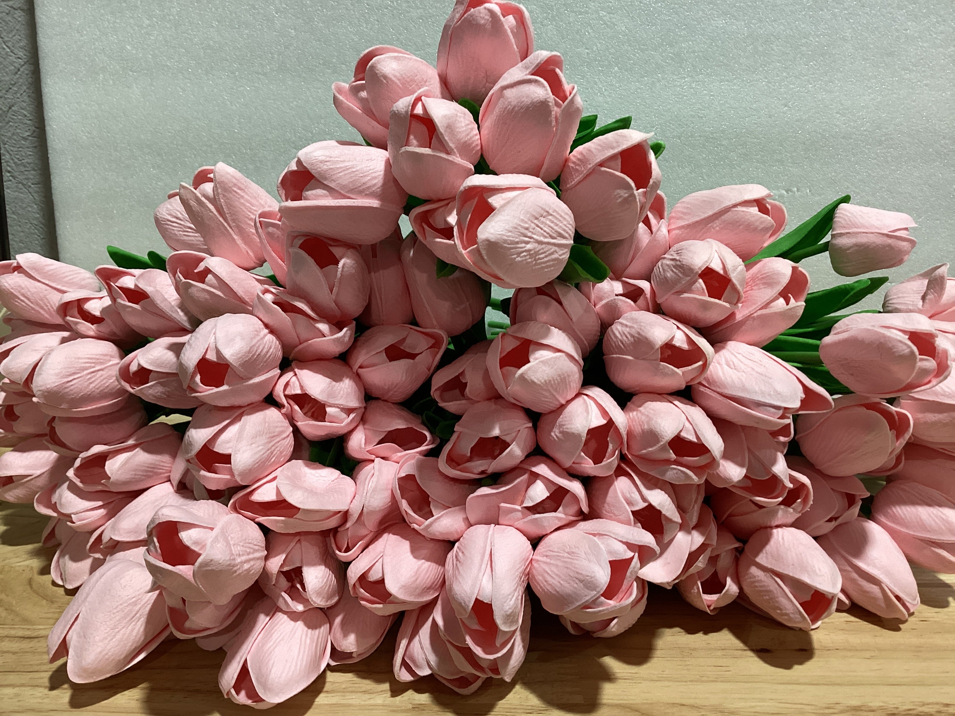 Jexine 100 tulipanes artificiales reales, ramo de flores artificiales a granel con tallo para centros de mesa, bodas, novia, Pascua, día de la madre, jardín, decoración del hogar, 13.4 pulgadas (rosa)
