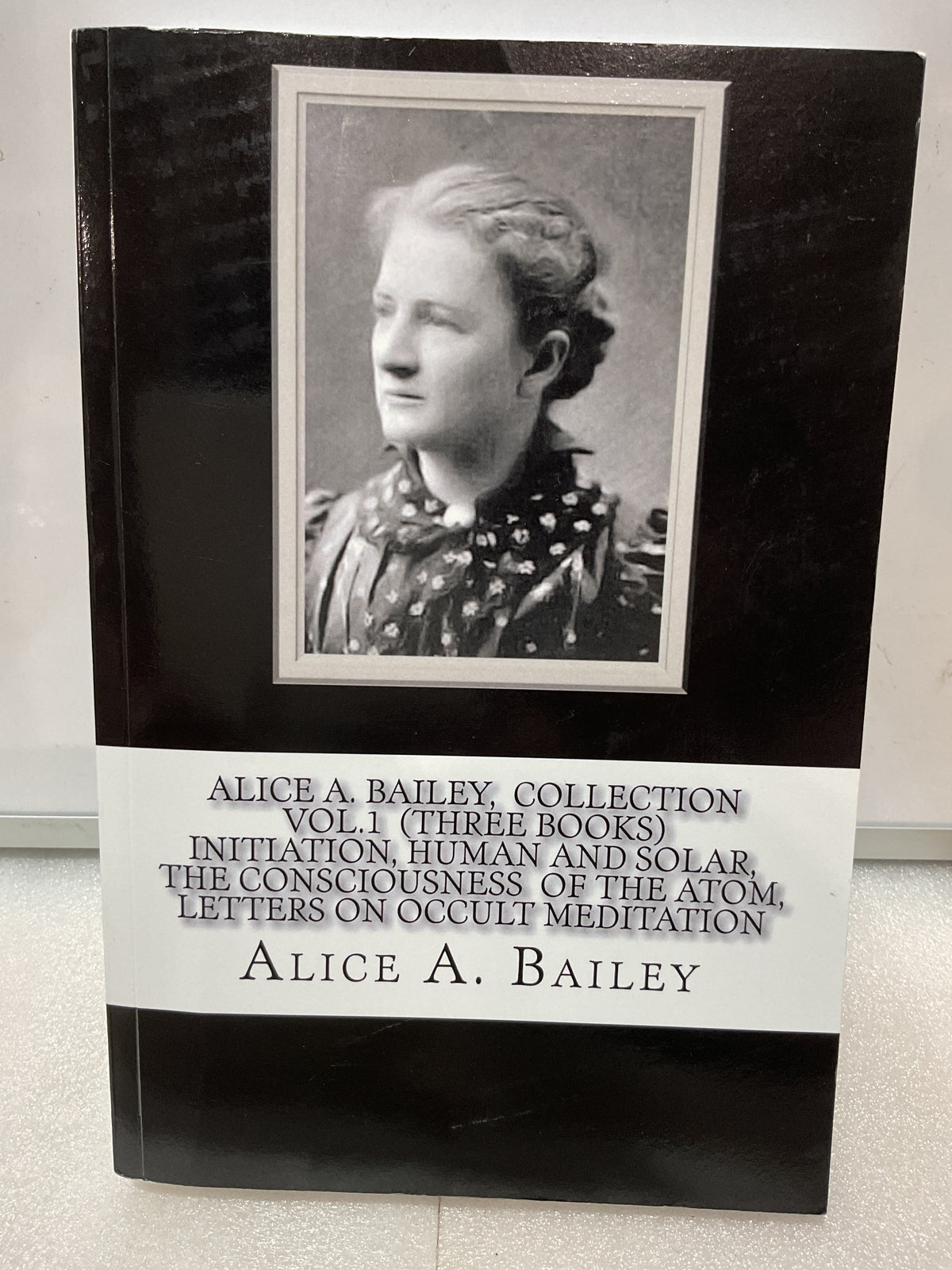 Alice A. Bailey - Colección Vol. 1 (3 Libros): Iniciación Humana y Solar, La Conciencia del Átomo, Cartas sobre Meditación Ocúlta