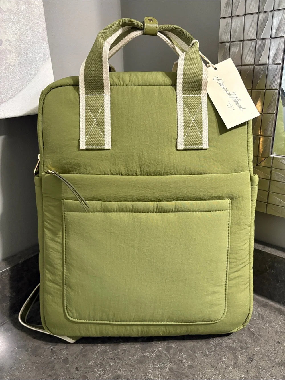 Universal Thread – Mochila Tote Convertible de Nylon Verde | Bolso 2 en 1 ⚠️ Presenta mancha leve