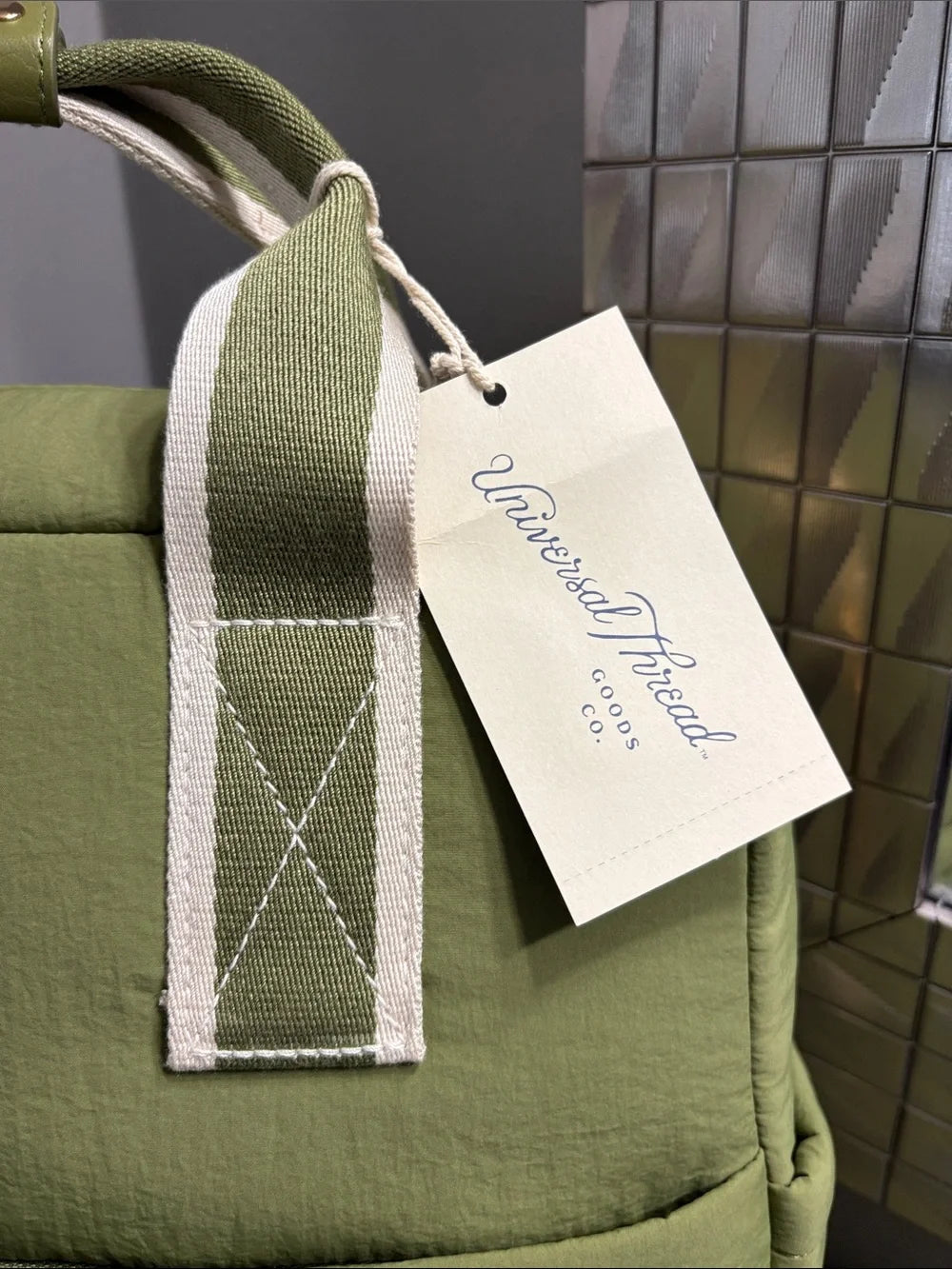 Universal Thread – Mochila Tote Convertible de Nylon Verde | Bolso 2 en 1 ⚠️ Presenta mancha leve