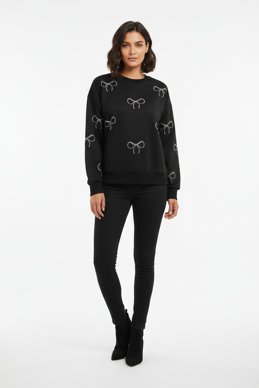 Sudadera lazos con modelo