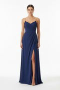 Vestido azul marino tirantes plateados con modelo